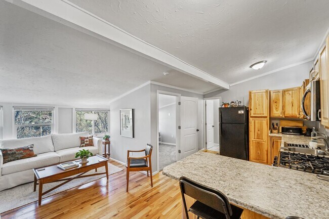 Building Photo - 373 Bluff Ave
