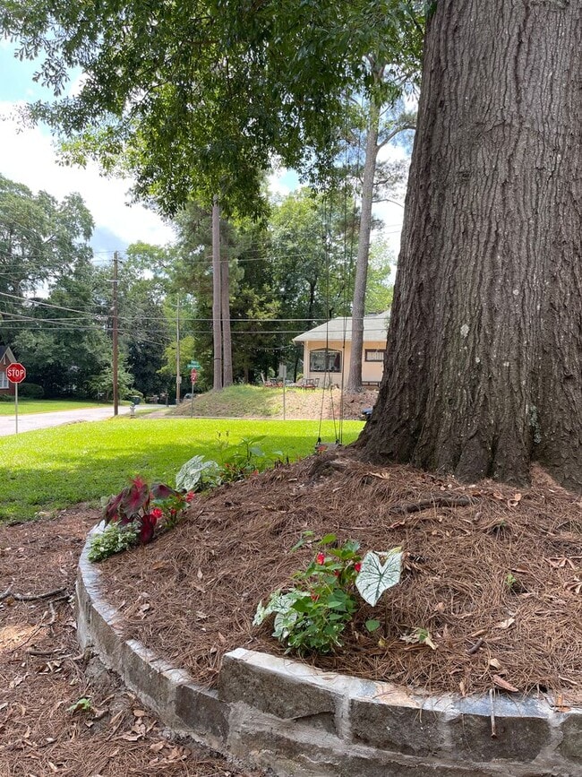 Building Photo - 3/2 Near UGA campus off Bloomfield Street - Available Early August 2026