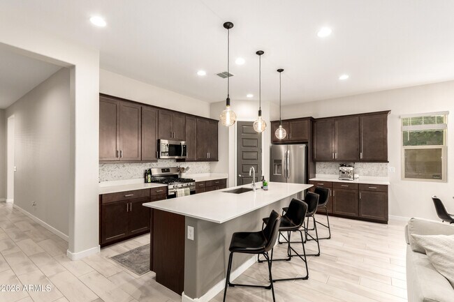 Building Photo - 2034 W Sleepy Ranch Rd