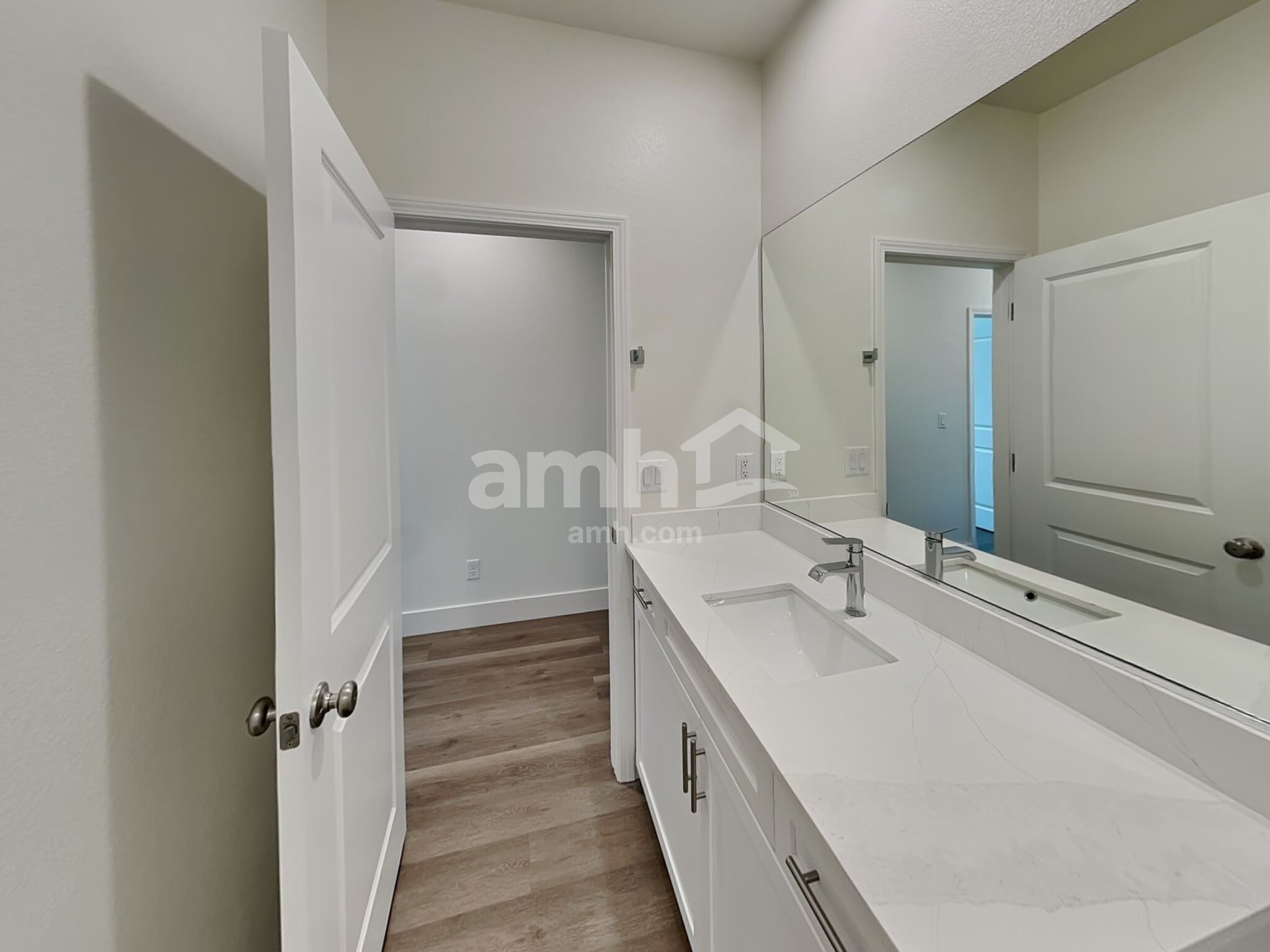 Building Photo - 826 English Primrose St
