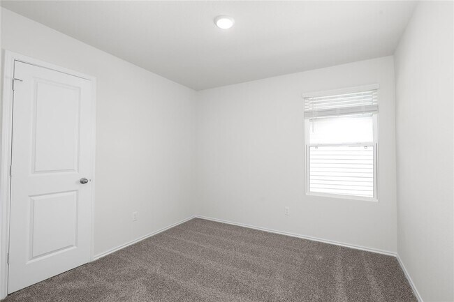 Building Photo - 205 Varner Way