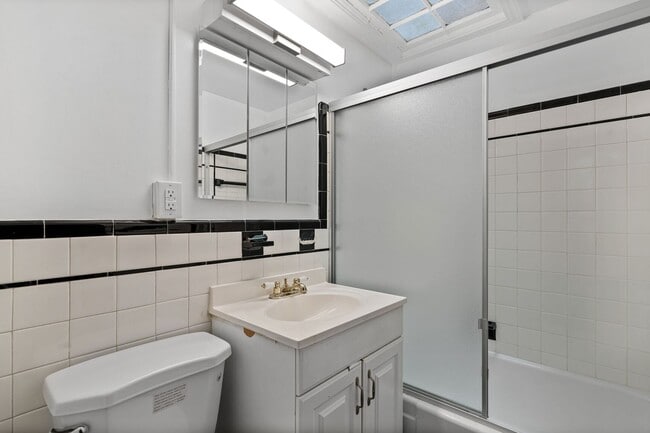 Building Photo - Newly Renovated 4BR/2BA - IMMEDIATE MOVE I...