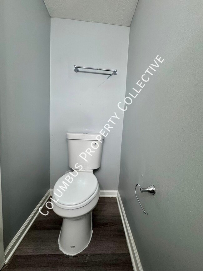 Building Photo - 3285 E Mound St