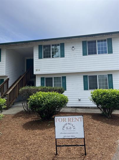 Building Photo - Fresh & Updated 2 bedroom W/S included!