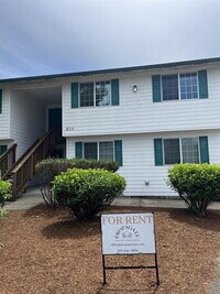 Building Photo - Fresh & Updated 2 bedroom W/S included!