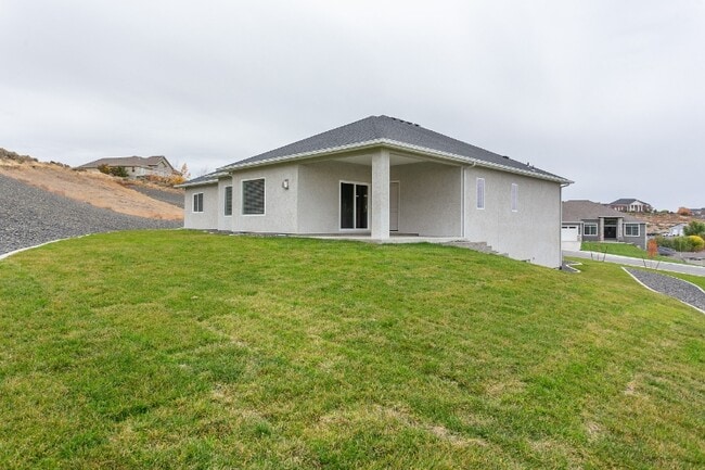 Building Photo - 1102 Chinook Dr