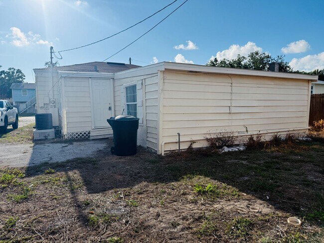 Building Photo - remodeled home in St. Pete
