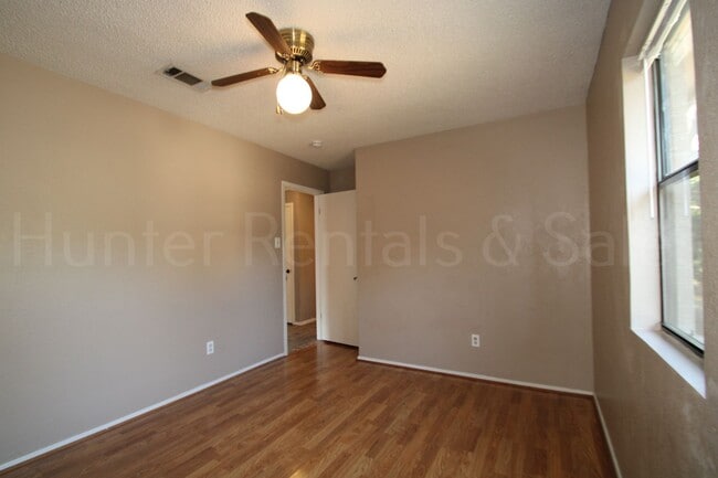 Building Photo - Spacious 4-Bedroom Home with Bonus Room, Large Yard & Solar Panels