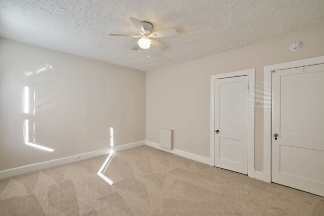 Building Photo - Great 4 Bedroom in 16th st Heights