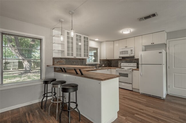 Building Photo - 1528 Ave P