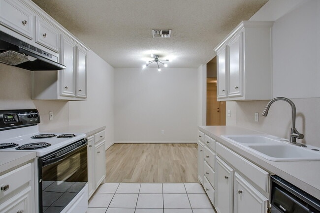 Building Photo - 3113 99th St