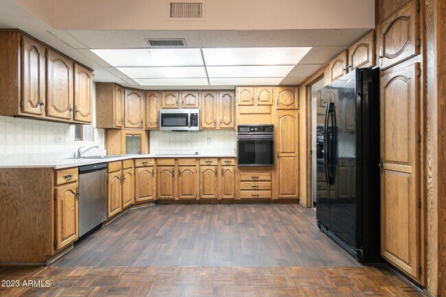 Building Photo - 4662 N 19th Ave