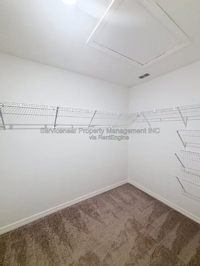Building Photo - 9528 Pembrooke Pines Dr