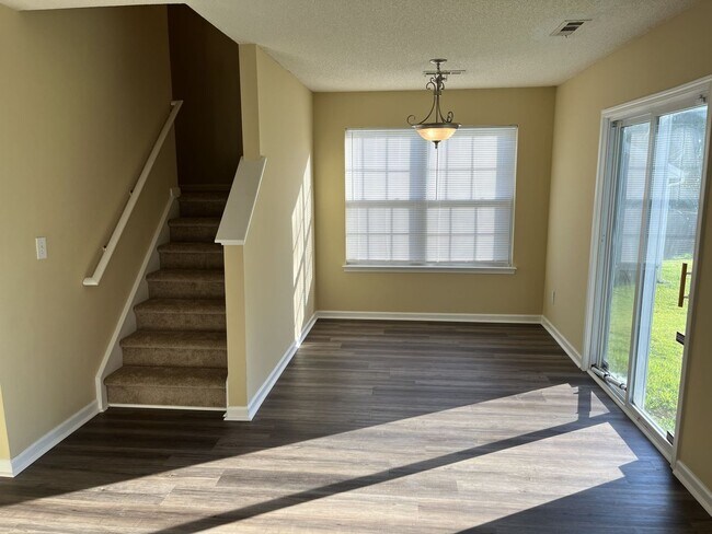 Building Photo - Refreshed 3 Bedroom House in NW Charlotte