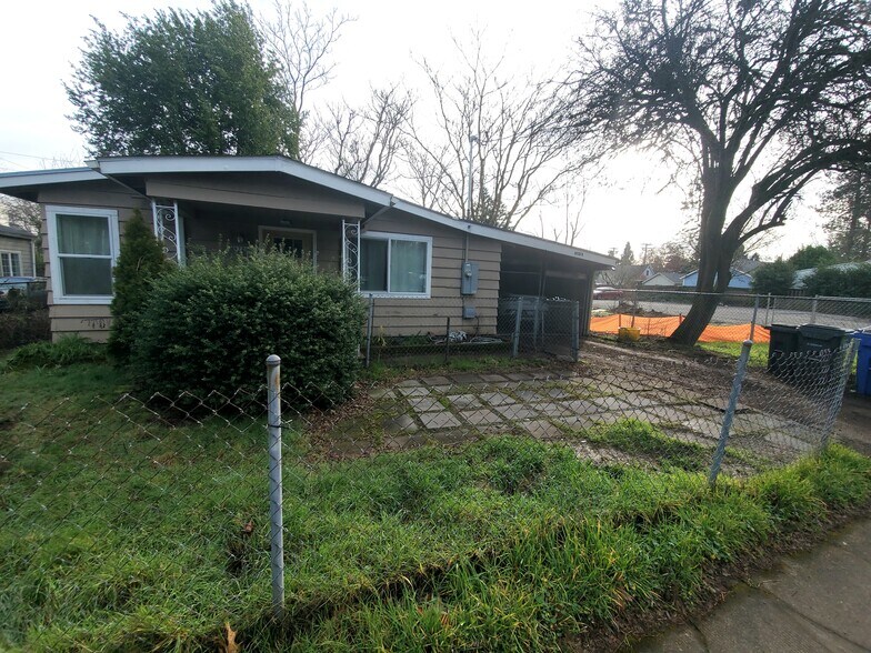 Front View - 4720 SE 52nd Ave