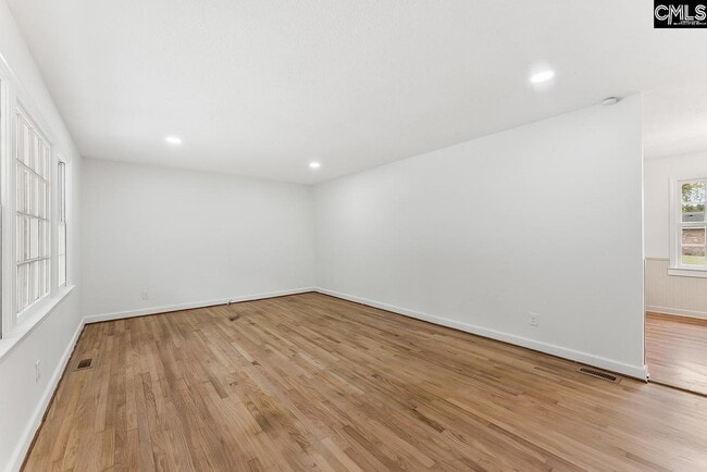 Building Photo - 7416 Parkview Dr