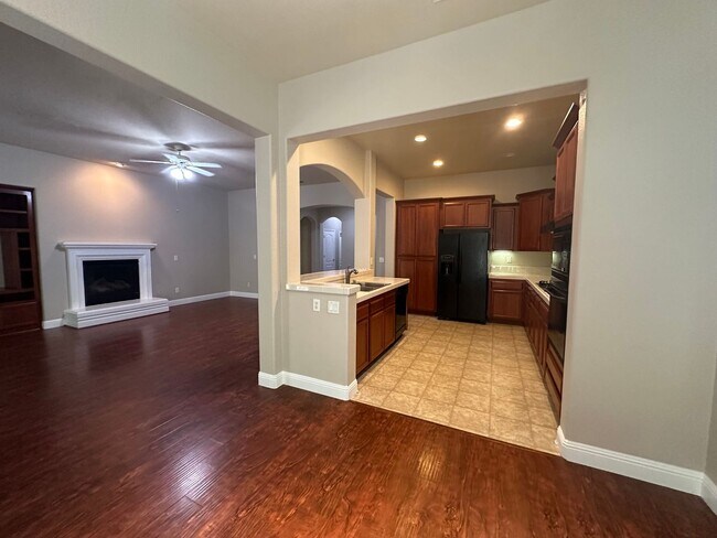 Building Photo - 4333 Reveil Ln