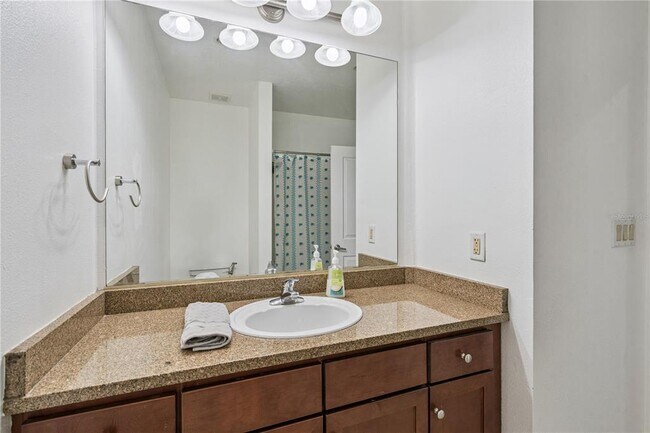 Building Photo - 151 E Washington St