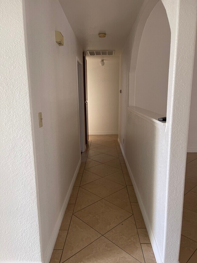 Building Photo - 1691 Yorktown Ct