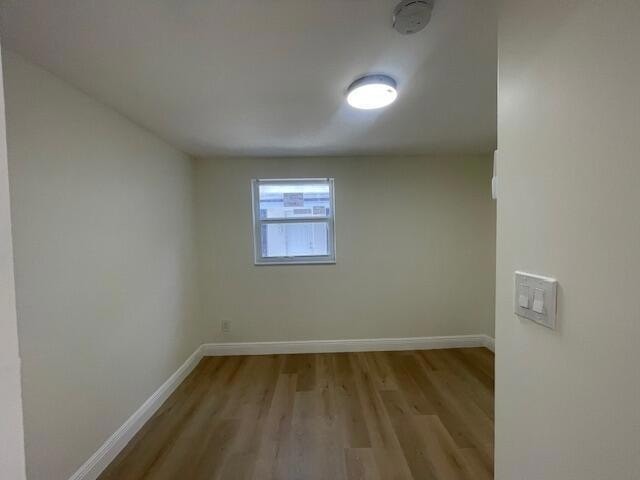 Building Photo - 302 N Tamarind Ave