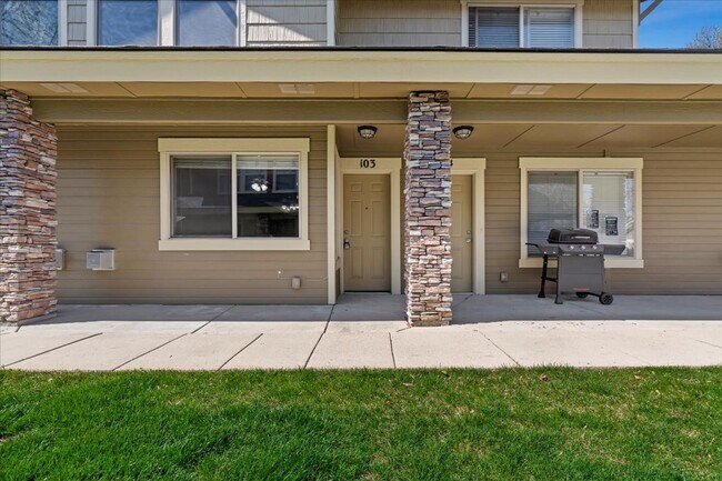 Building Photo - 9825 W Rosecroft Ct