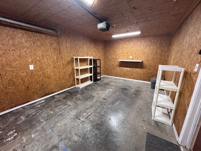 Building Photo - 1709 Oak Hill Dr S
