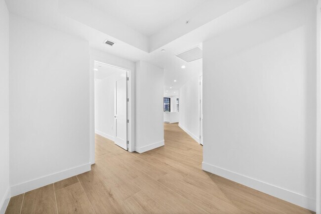 Building Photo - 153 N Seabreeze Blvd