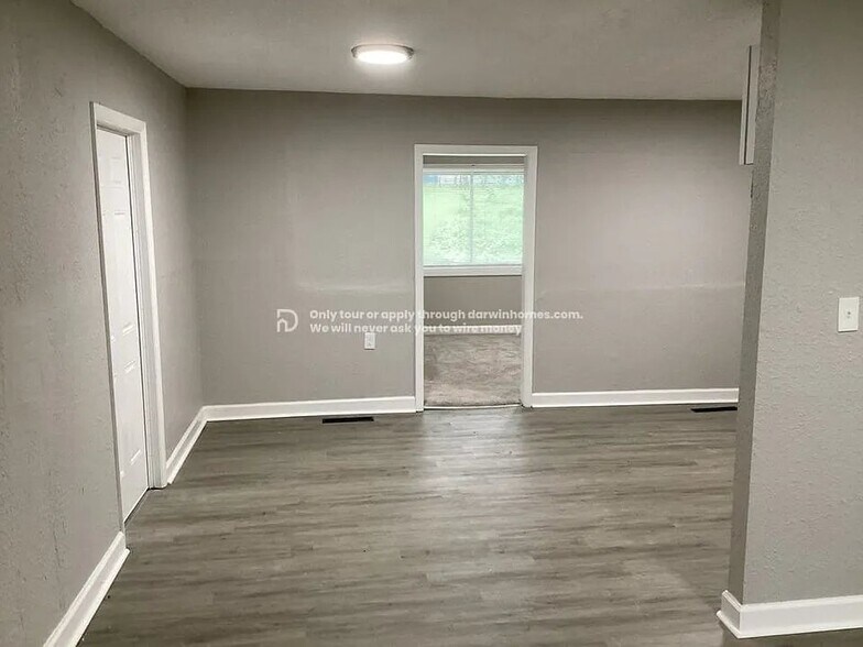 Building Photo - 4806 E 45th St