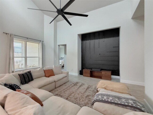 Building Photo - 11216 Charger Wy