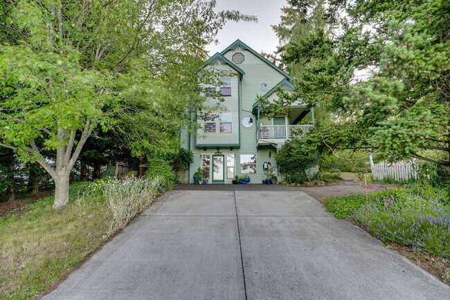 Building Photo - 1421 Landes St
