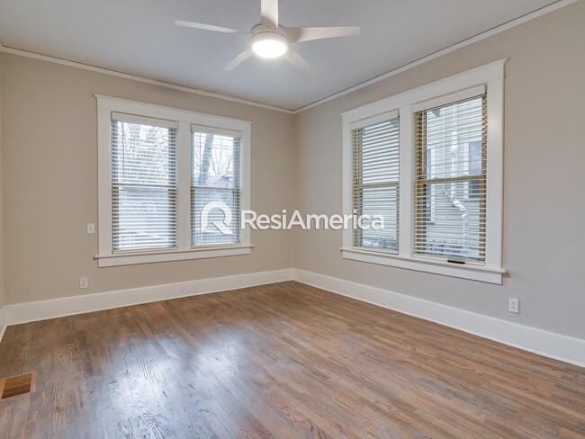 Building Photo - Gorgeously Renovated 3BR/2B Midtown Beauty!!