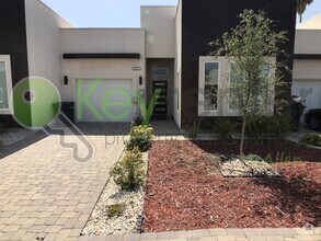 Building Photo - 3 Bed/2 Bath Townhome in Mcallen TX