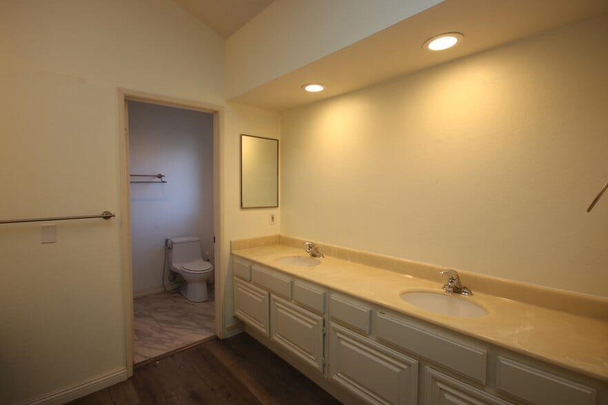 Building Photo - 1000 E California Blvd