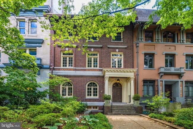 Building Photo - 1848 Biltmore St NW