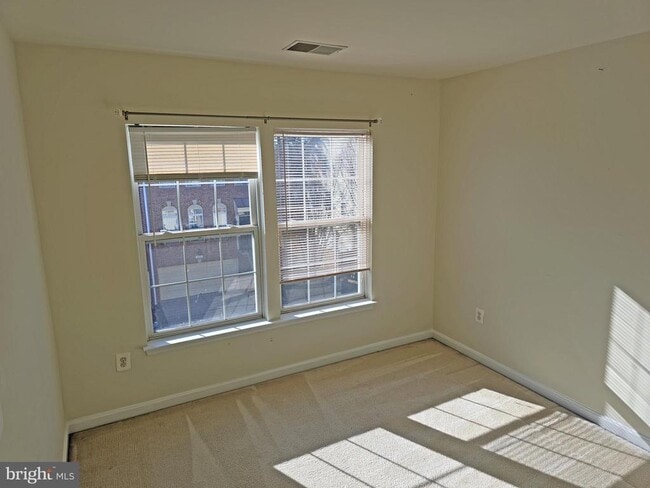 Building Photo - 8557 Wyngate Manor Ct
