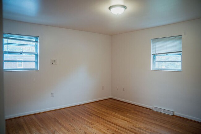 Building Photo - 814 N St Lucas St