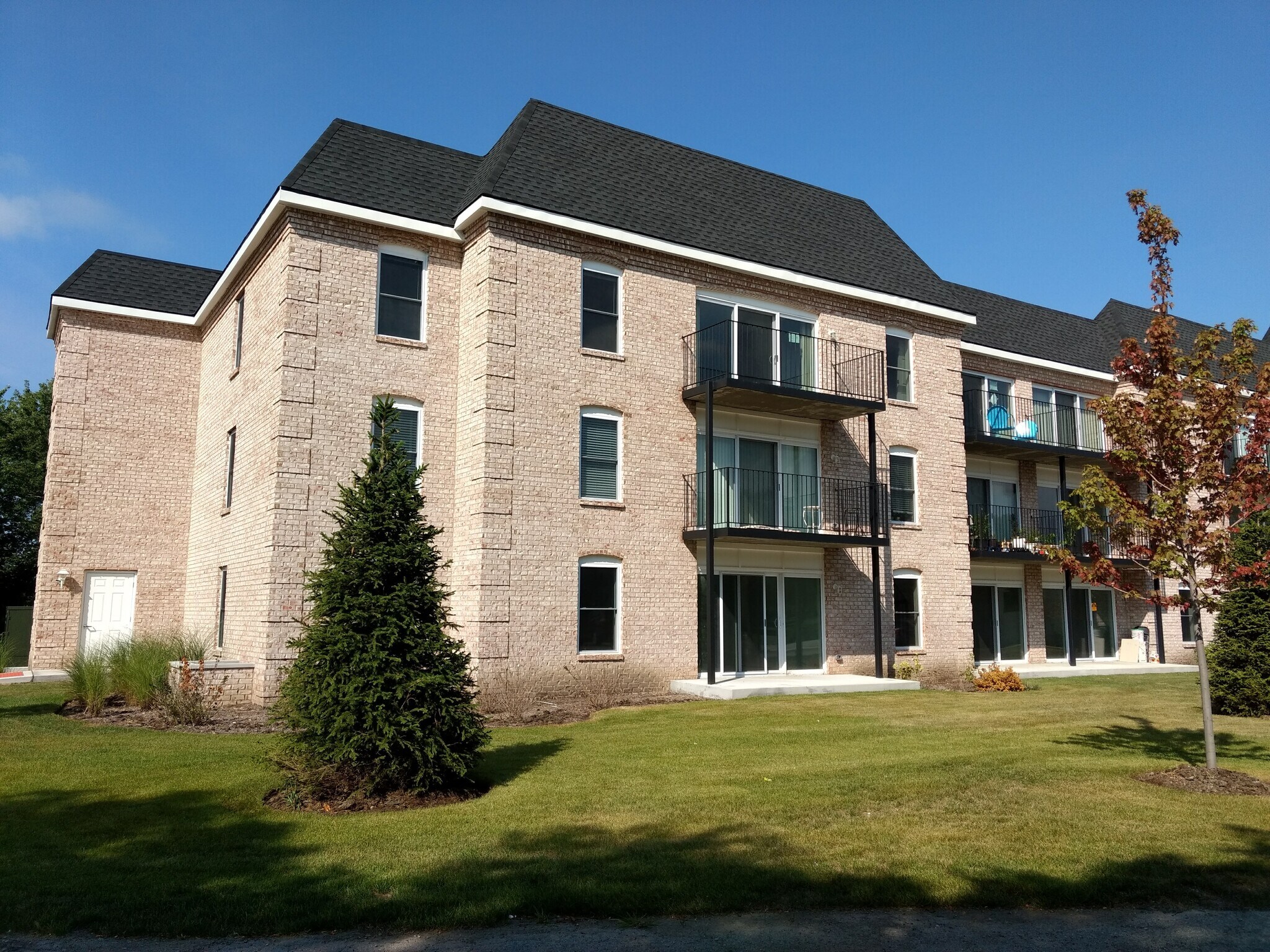 penthouseEndunit - 5201 Carriageway Dr