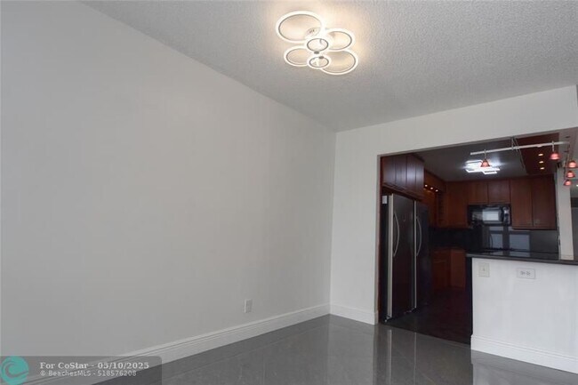 Building Photo - 531 N Ocean Blvd