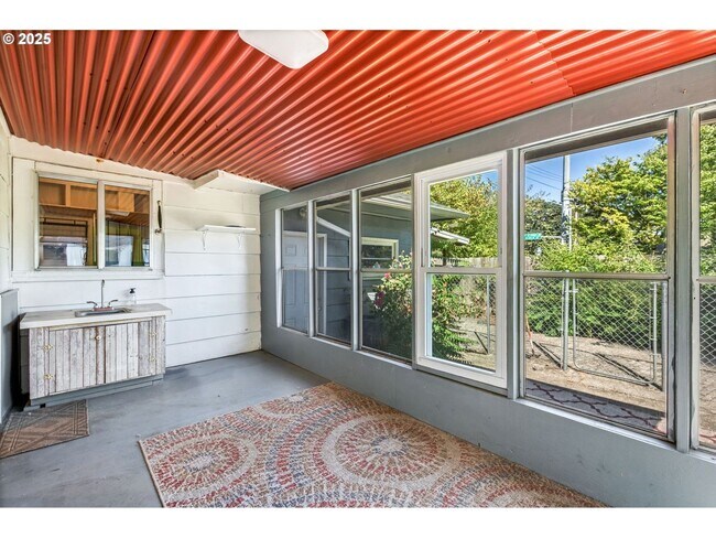 Building Photo - Classic Hillsboro Home with Two Spacious B...