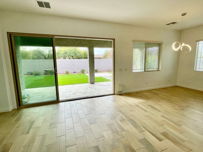 Building Photo - Gorgeous 3 Bed/2.5 Bath + Den Home In Chandler! Gated Community & Upgrades Throughout Home!