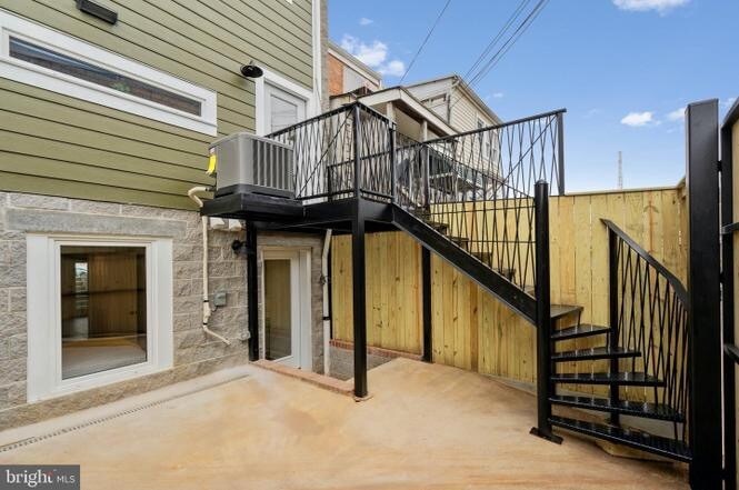 Building Photo - 331 W St NE