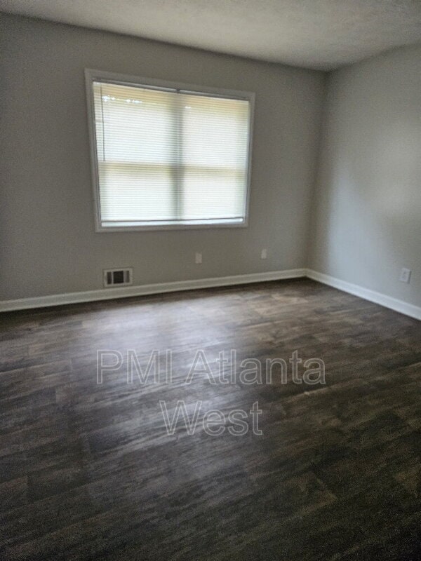 Building Photo - 2250 Sandgate Cir SW