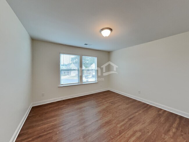Building Photo - 136 Hamilton Park Dr