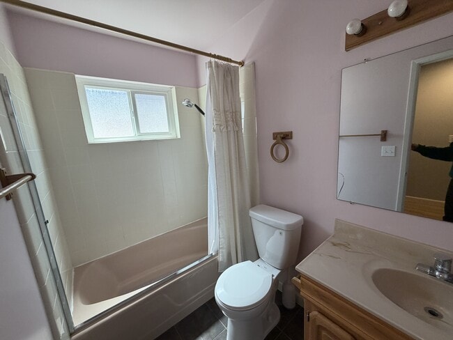 Building Photo - 3204 Apple St