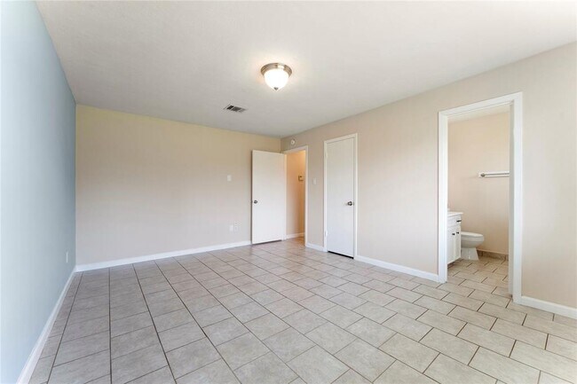 Building Photo - 1322 Dorsetshire Dr