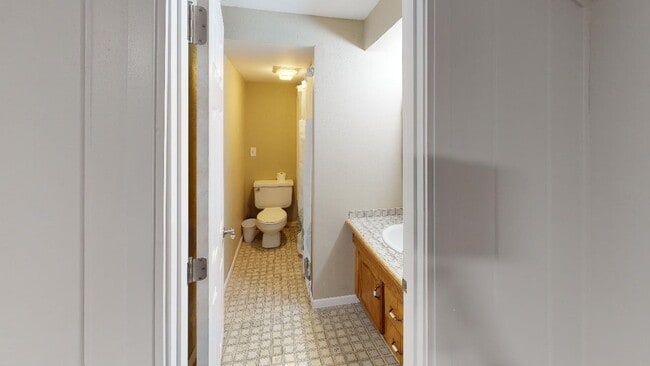 Building Photo - 821 Flormann St