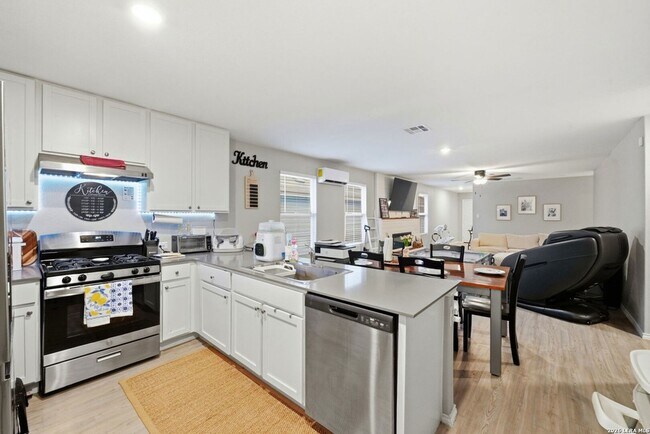 Building Photo - 140 Maverick Cv