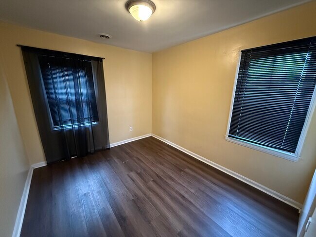 Building Photo - 18792 Kenosha St