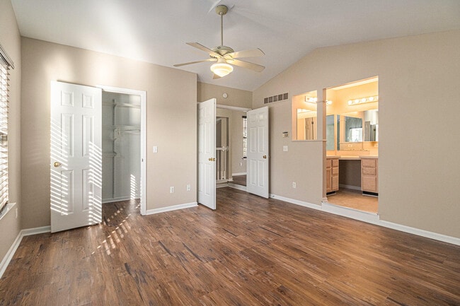 Building Photo - 43294 Silverwood Dr