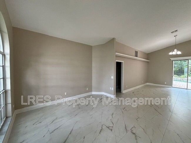 Building Photo - 1028 Kerwood Cir